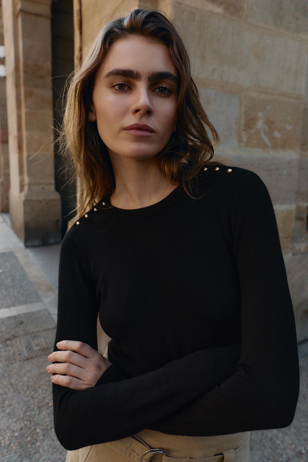 ВЯЗАНЫЙ ДЖЕМПЕР С ПУГОВИЦАМИ