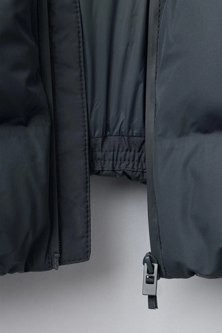 СТЕГАНОЕ ПАЛЬТО С НАШИВКОЙ WATER REPELLENT