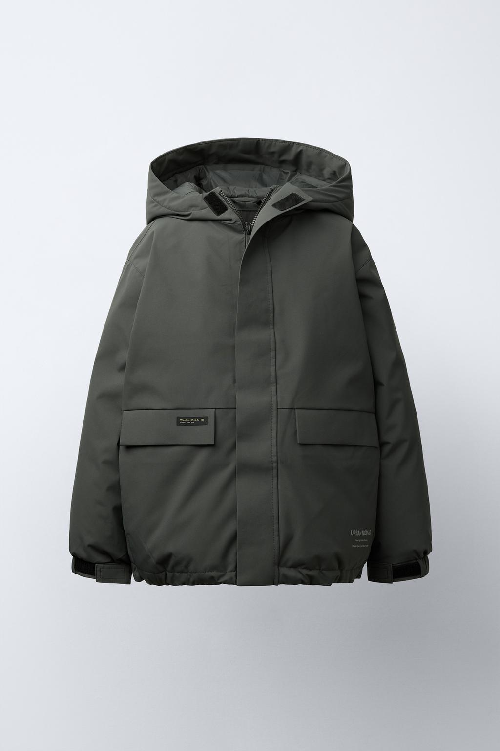 Пуховик с меховым воротником и этикеткой