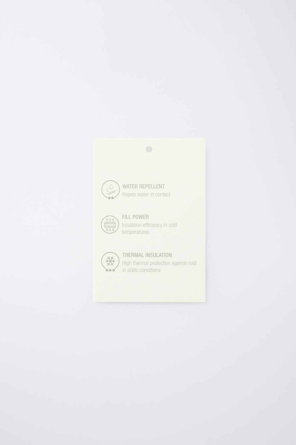 Пуховик с меховым воротником и этикеткой