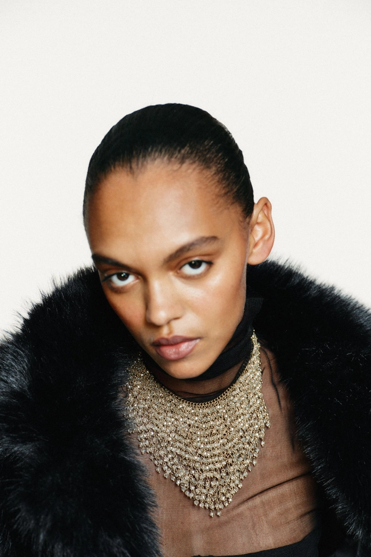 КАСКАДНОЕ ОЖЕРЕЛЬЕ СО СТРАЗАМИ