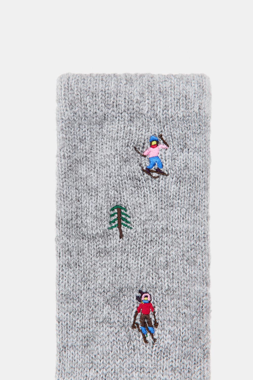 ВЫСОКИЕ НОСКИ С ВЫШИВКОЙ