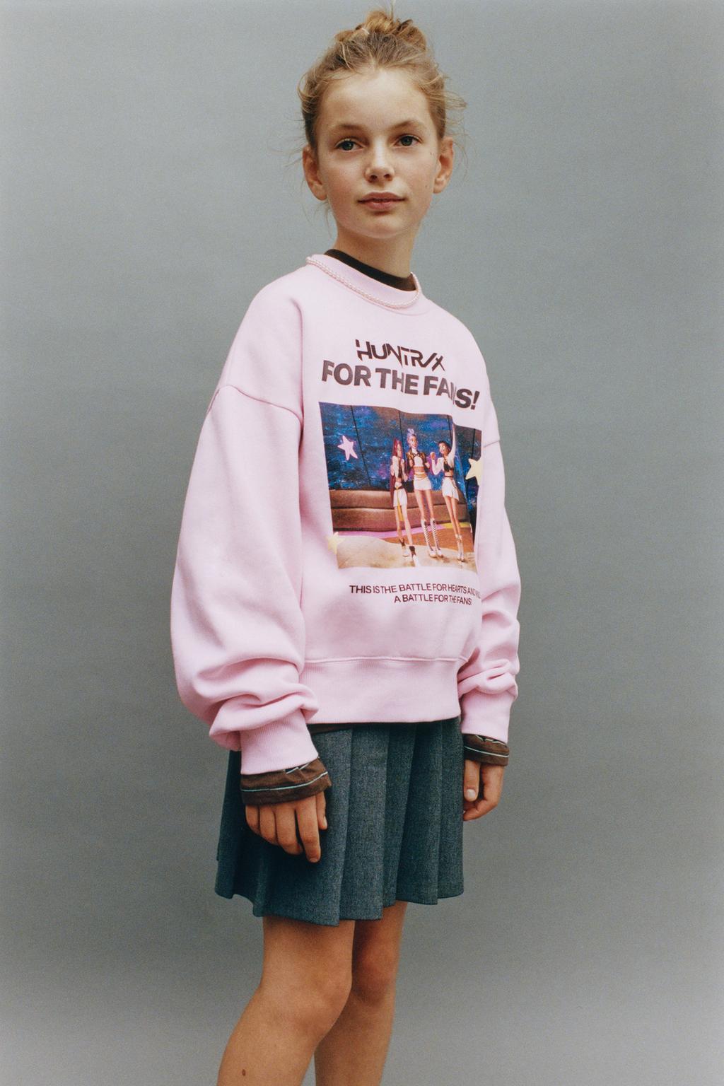 ТОЛСТОВКА С ПРИНТОМ KPOP DEMON HUNTERS™ NETFLIX ©