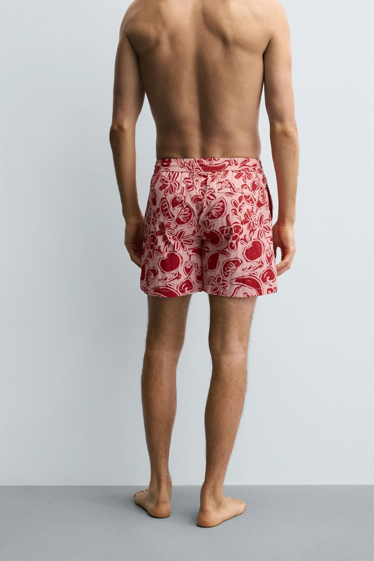 Плавательные трусы средней длины с фруктовым принтом