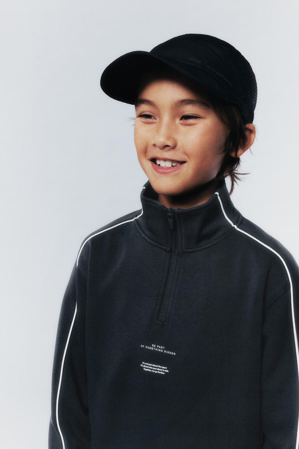 ТОЛСТОВКА С НАДПИСЬЮ И КОНТРАСТНОЙ ОТДЕЛКОЙ