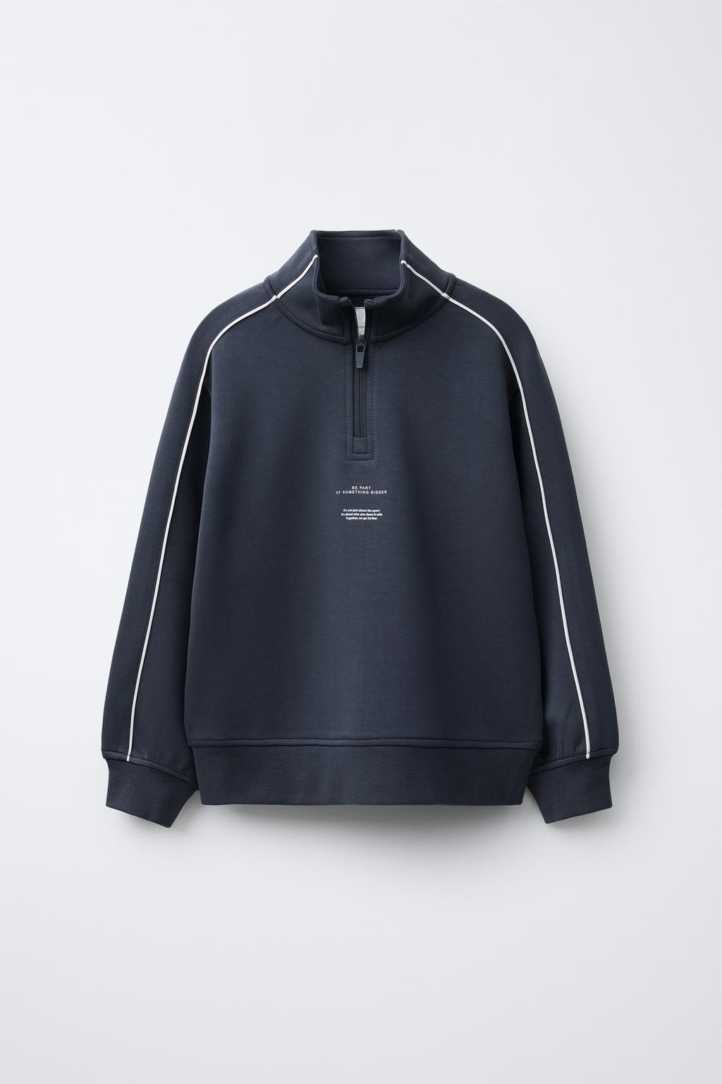 ТОЛСТОВКА С НАДПИСЬЮ И КОНТРАСТНОЙ ОТДЕЛКОЙ