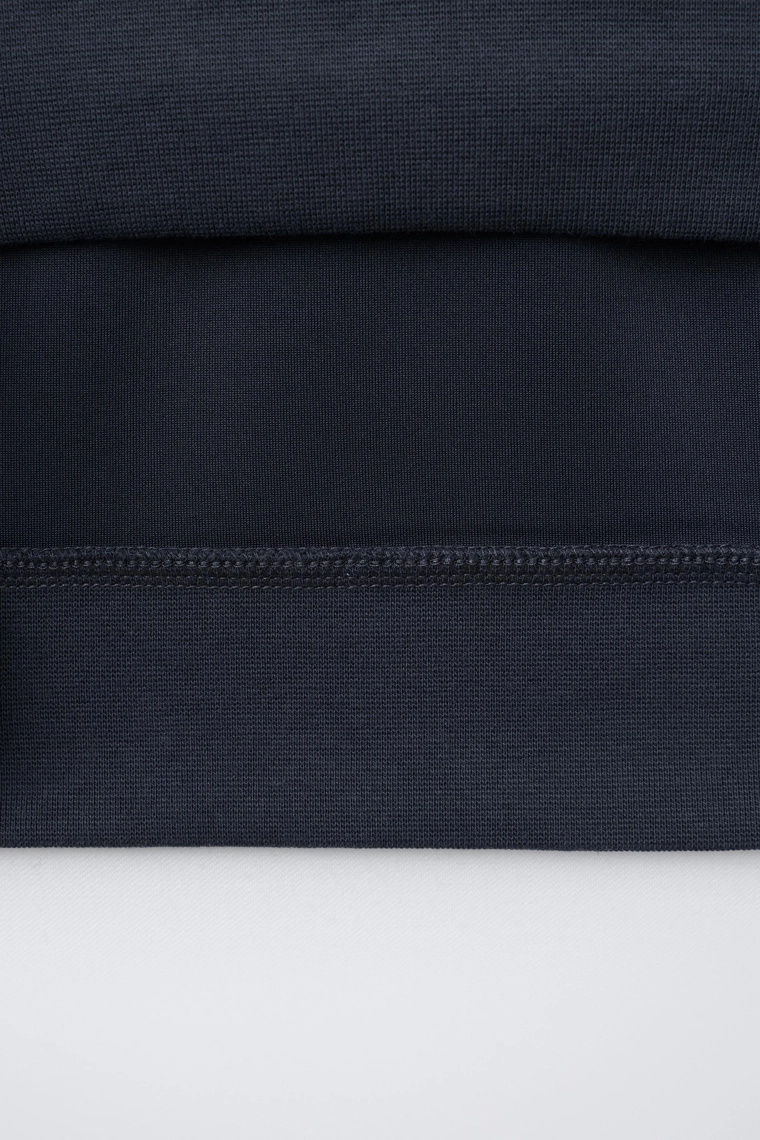 ТОЛСТОВКА С НАДПИСЬЮ И КОНТРАСТНОЙ ОТДЕЛКОЙ