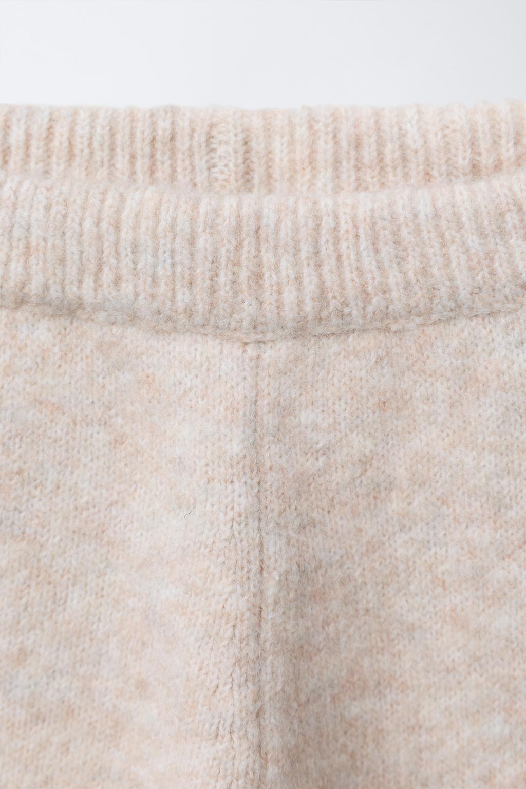 ТРИКОТАЖНЫЕ ЛЕГИНСЫ С КАРМАНОМ И ЭТИКЕТКОЙ С ЕЖИКОМ