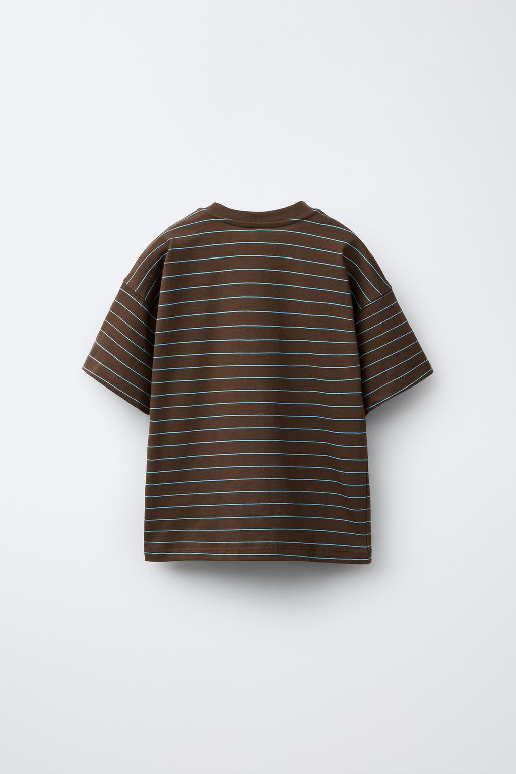 Футболка с полосками и логотипом