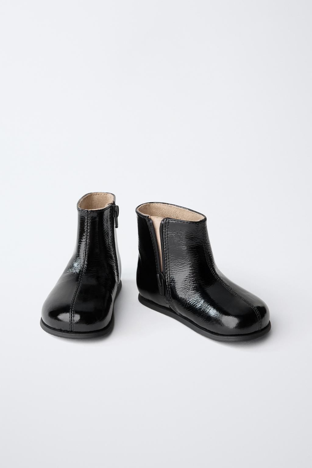 Утепленные кожаные ботинки с тиснением