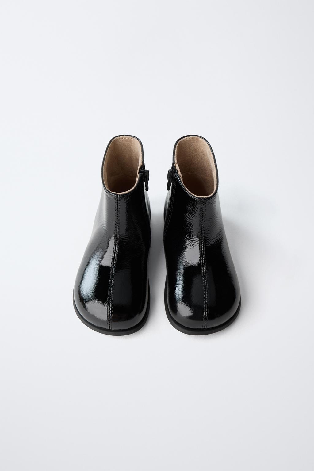 Утепленные кожаные ботинки с тиснением