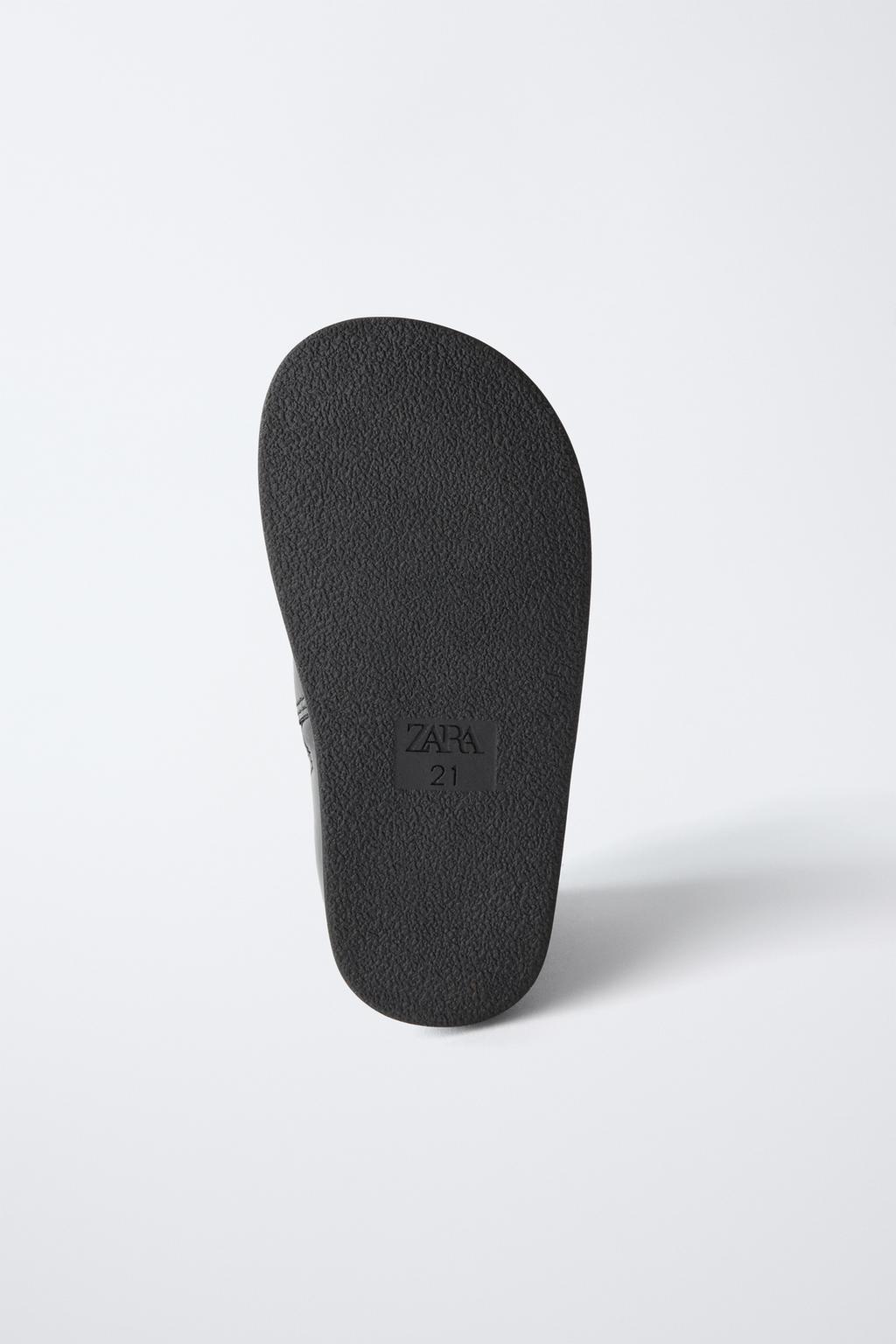 Утепленные кожаные ботинки с тиснением