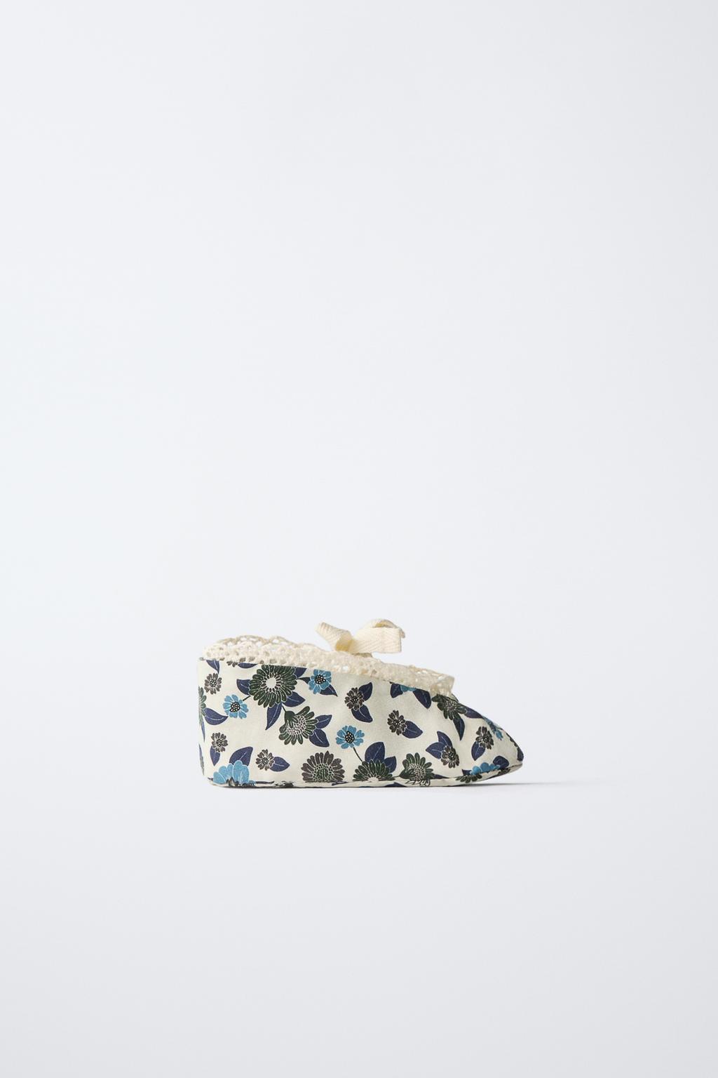 Туфли-балетки с бантом и цветочным узором