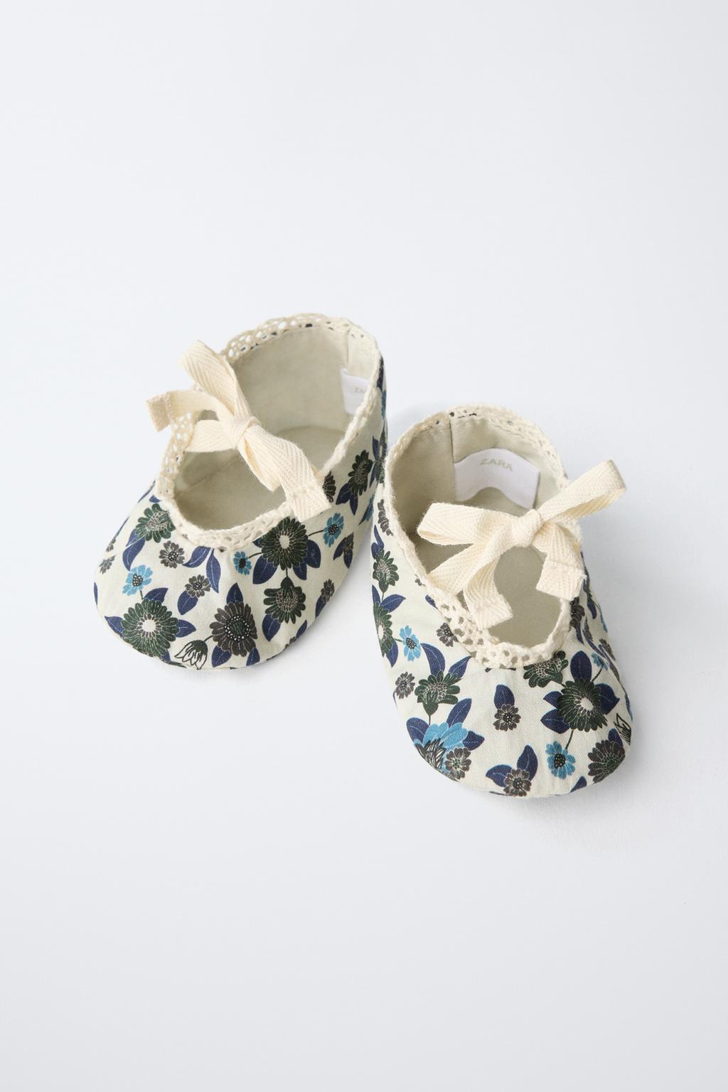 Туфли-балетки с бантом и цветочным узором