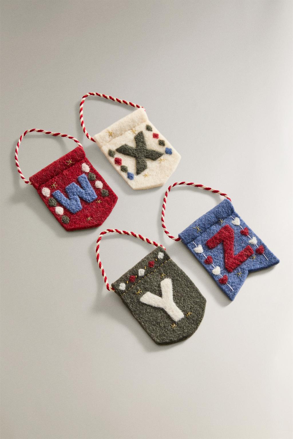 Новогоднее украшение флаг с буквой (w-z)