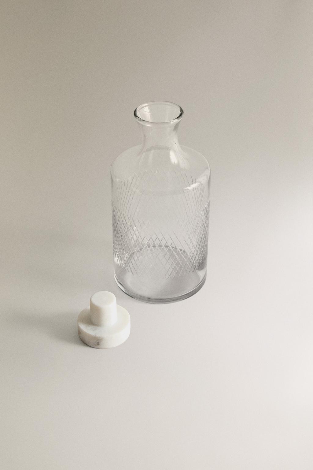 Бутылка из резного стекла