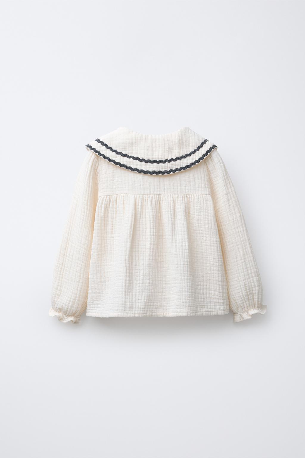 РУБАШКА ИЗ РЕЛЬЕФНОЙ ТКАНИ С КОНТРАСТНЫМ ВОЛНИСТЫМ ВОРОТНИКОМ