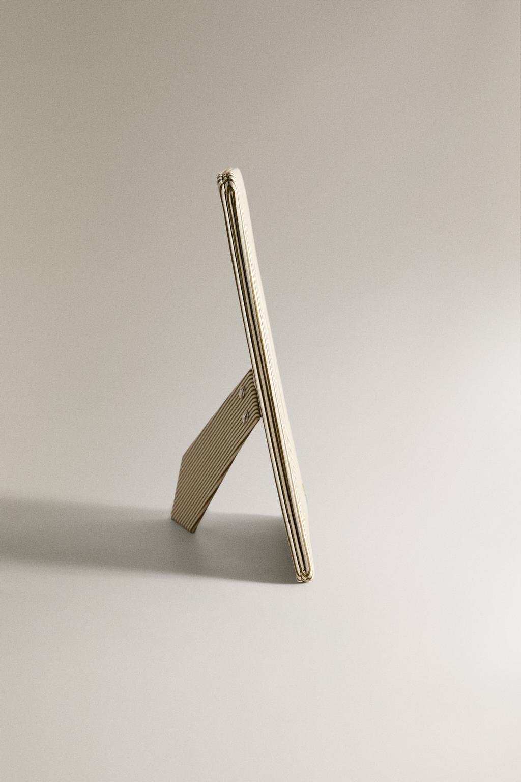 Детская большая полосатая фоторамка