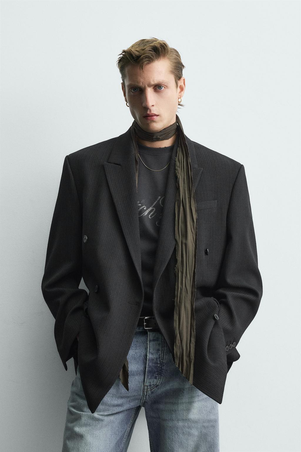 ДВУБОРТНЫЙ КОСТЮМНЫЙ БЛЕЙЗЕР В ТОНКУЮ ПОЛОСКУ LIMITED EDITION