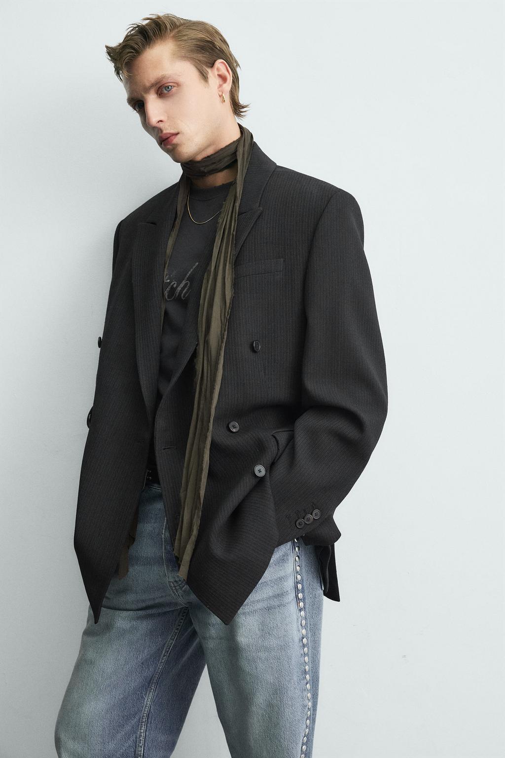 ДВУБОРТНЫЙ КОСТЮМНЫЙ БЛЕЙЗЕР В ТОНКУЮ ПОЛОСКУ LIMITED EDITION