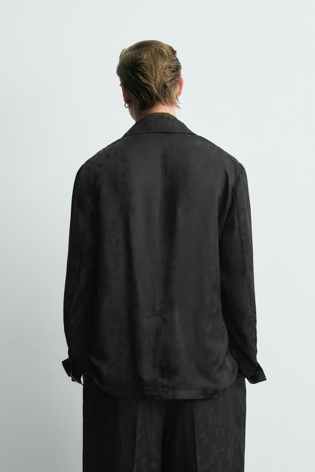 СТРУЯЩИЙСЯ КОСТЮМНЫЙ БЛЕЙЗЕР ИЗ ЖАККАРДА ПЕЙСЛИ - LIMITED EDITION