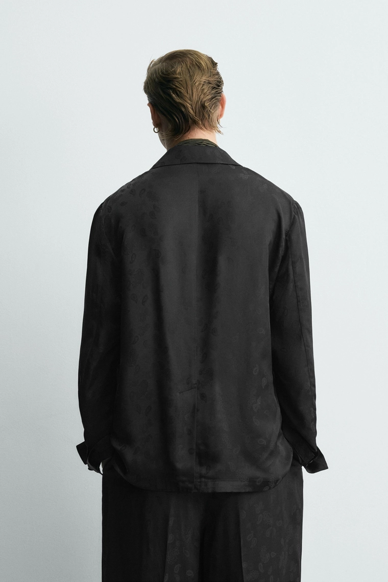 СТРУЯЩИЙСЯ КОСТЮМНЫЙ БЛЕЙЗЕР ИЗ ЖАККАРДА ПЕЙСЛИ - LIMITED EDITION