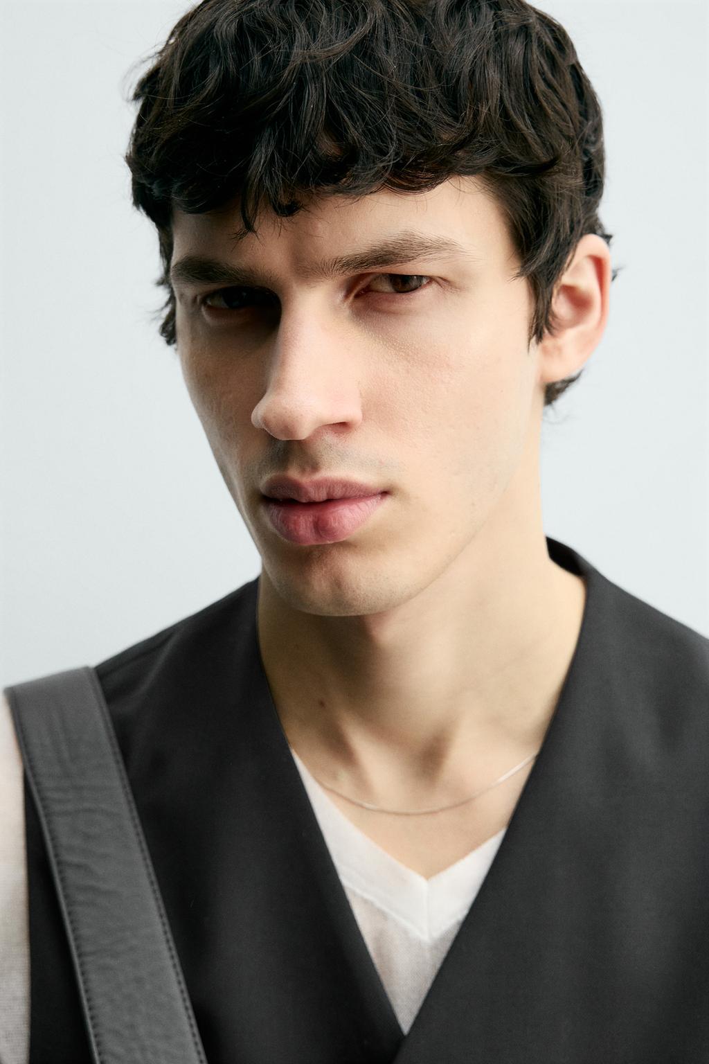 ЖИЛЕТ ИЗ РЕЛЬЕФНОЙ ТКАНИ С ШЕРСТЬЮ