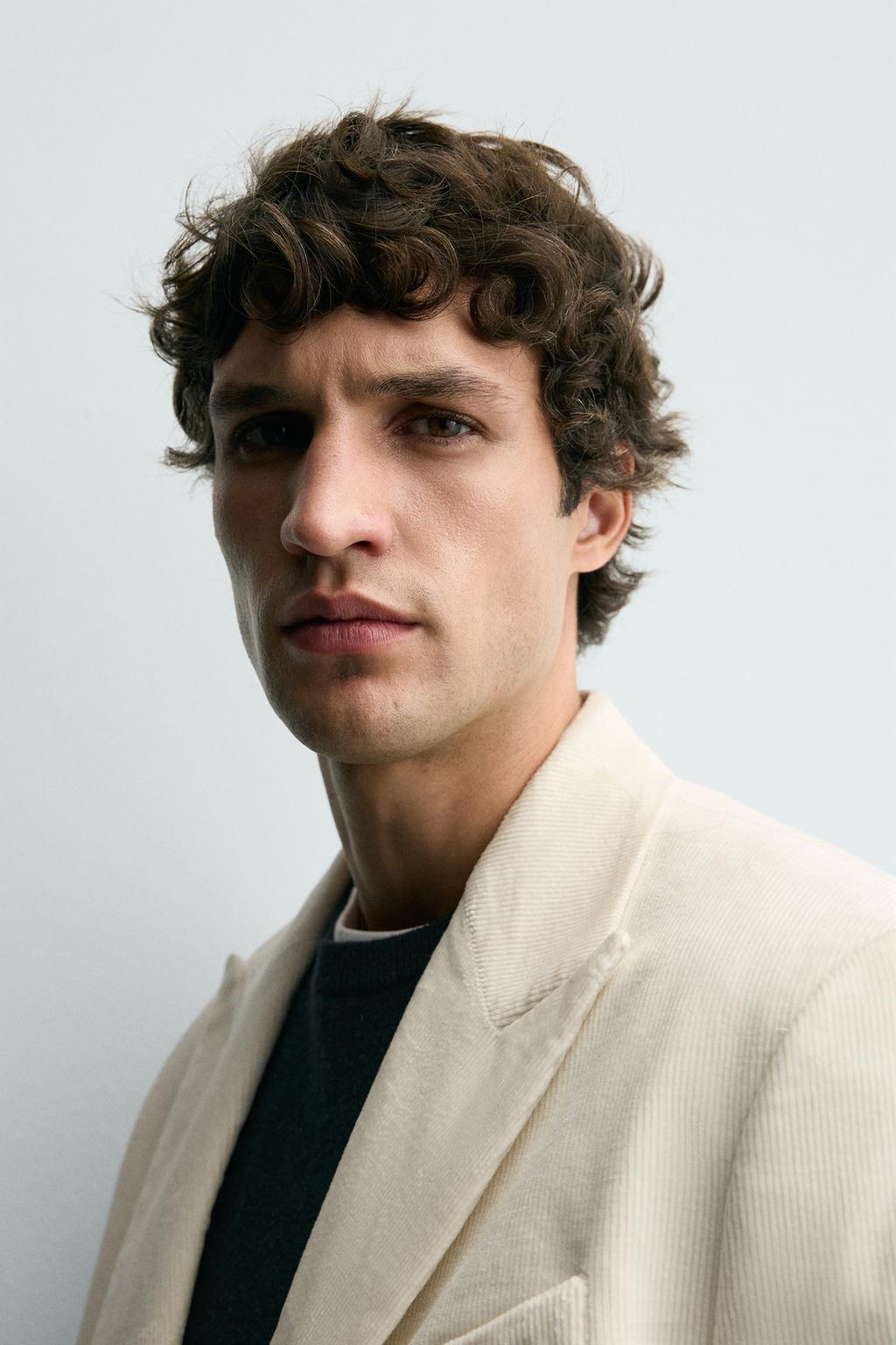 ДВУБОРТНЫЙ БЛЕЙЗЕР ИЗ ВЕЛЬВЕТА