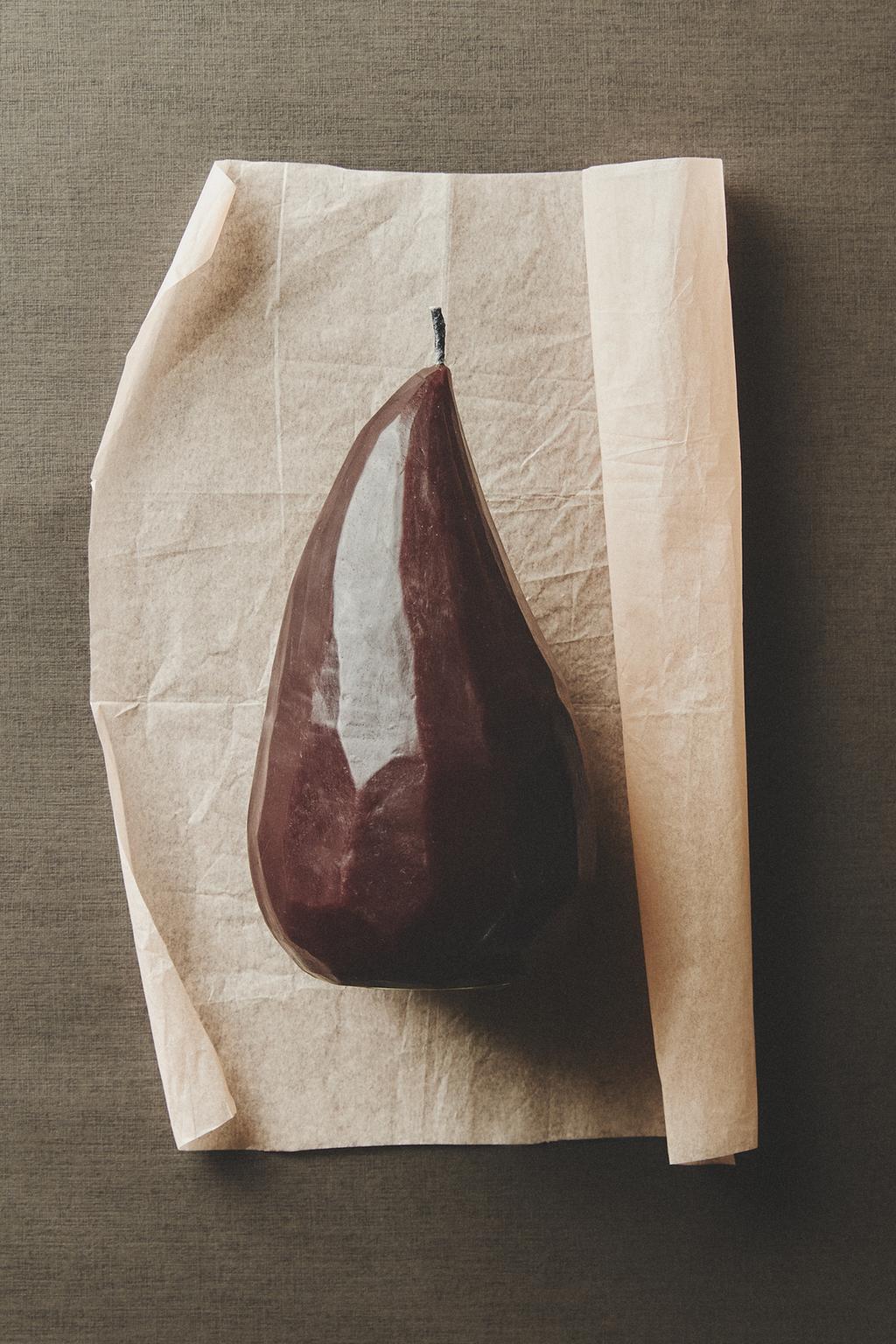 Декоративная свеча в форме груши