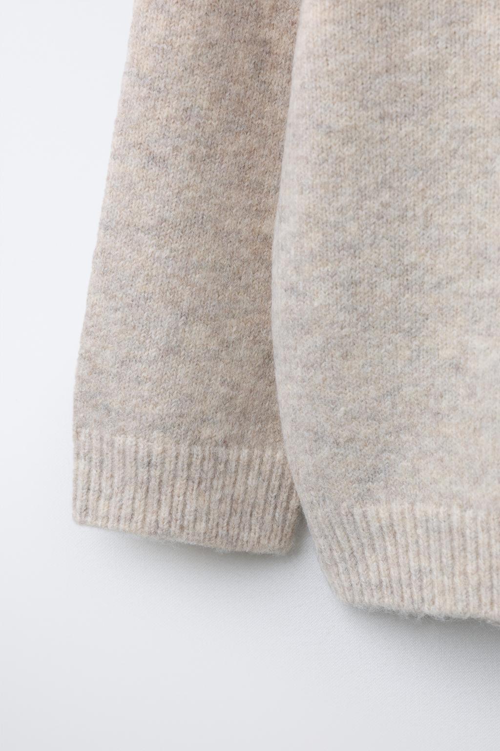 МЯГКИЙ ТРИКОТАЖНЫЙ ДЖЕМПЕР С ВЫШИВКОЙ СОБАКИ