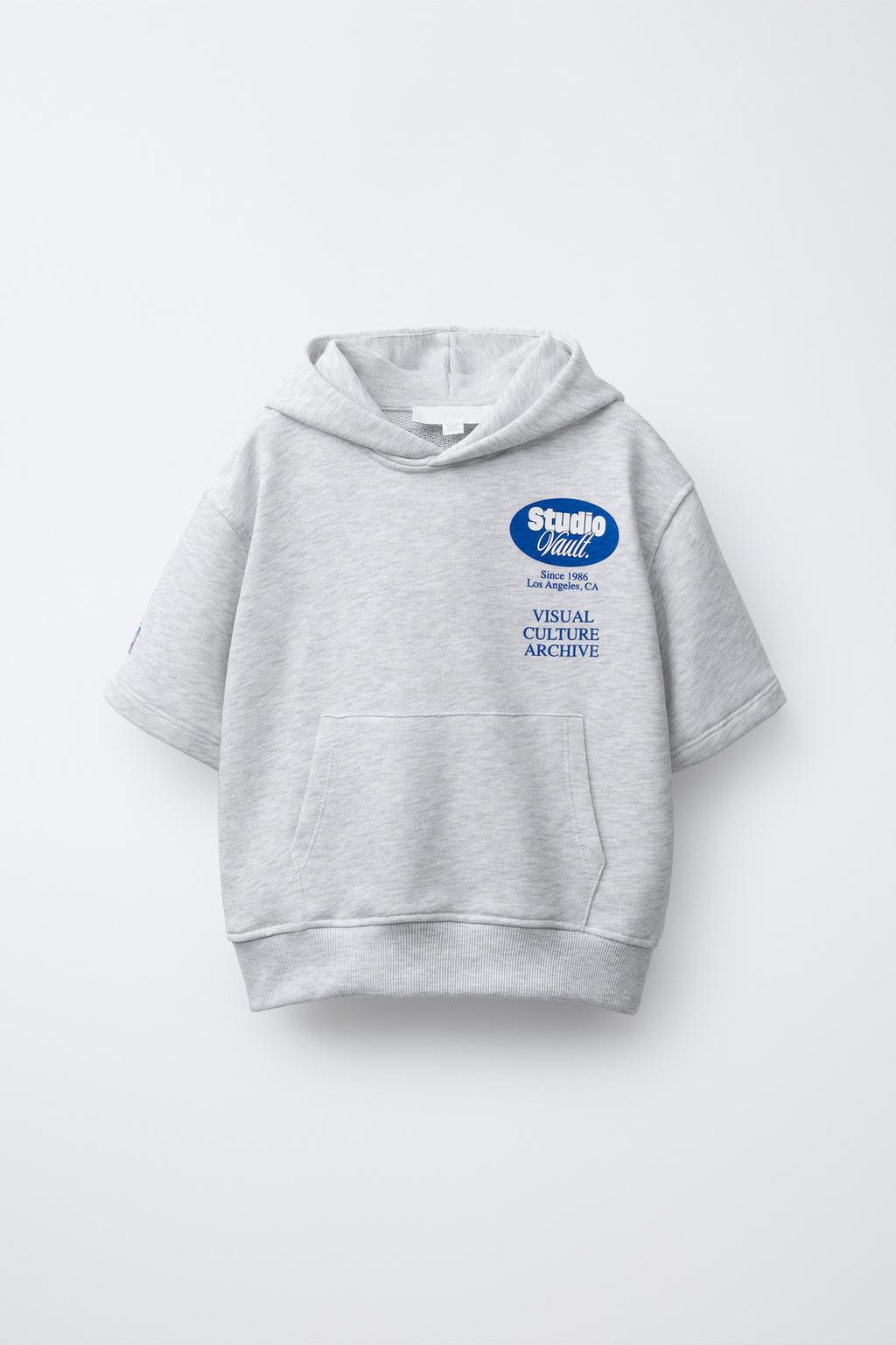 ТОЛСТОВКА С КОРОТКИМИ РУКАВАМИ И РЕЛЬЕФОМ