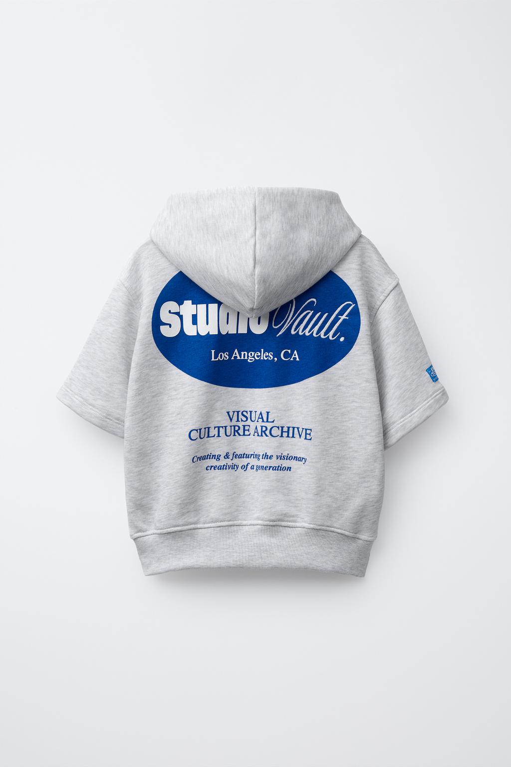 ТОЛСТОВКА С КОРОТКИМИ РУКАВАМИ И РЕЛЬЕФОМ