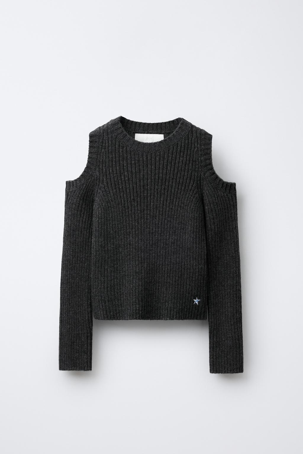 ВЯЗАНЫЙ СВИТЕР С ВЫРЕЗАМИ И ВЫШИТОЙ ЗВЕЗДОЙ