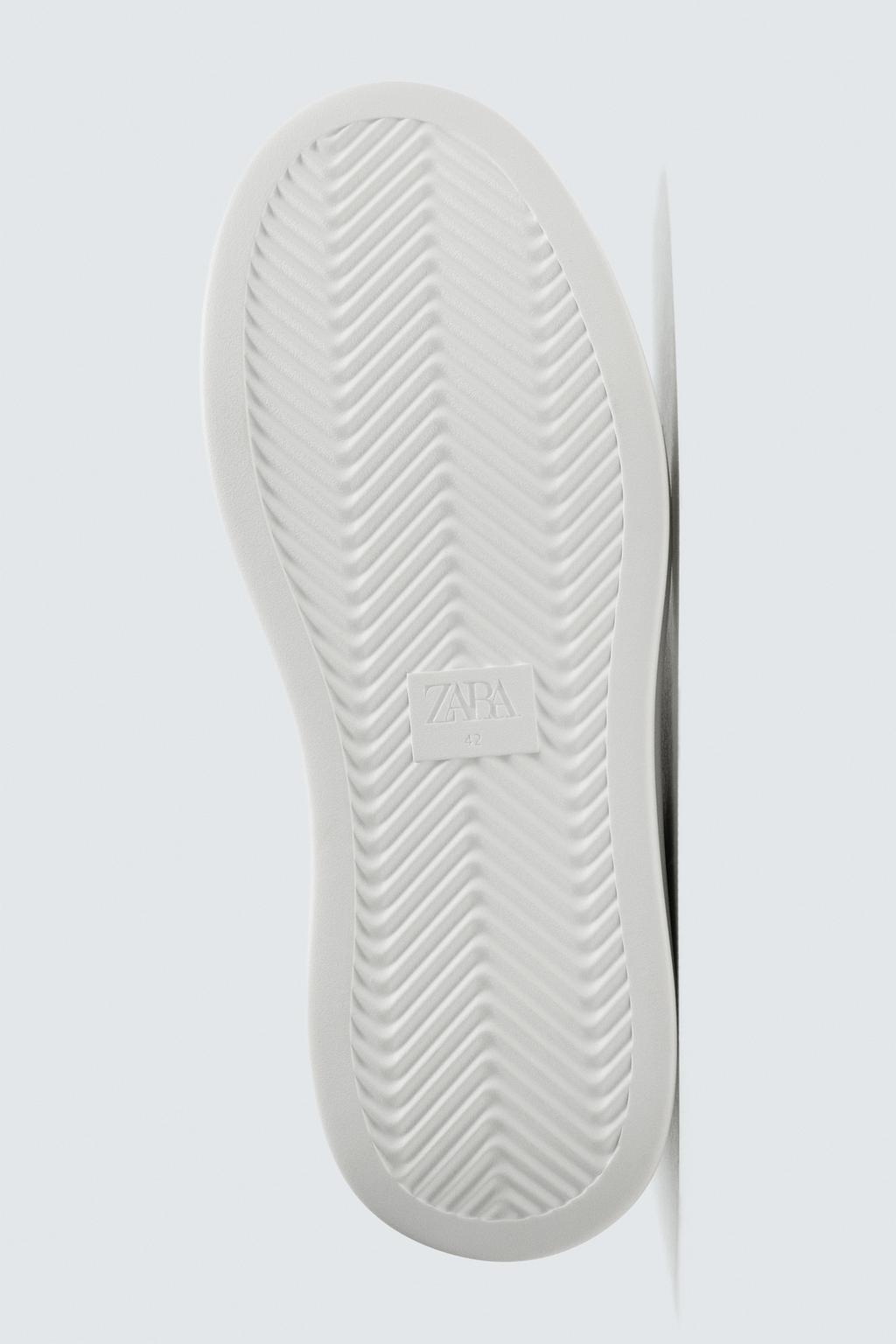 КРОССОВКИ С ДЕТАЛЬЮ НА ЗАДНИКЕ