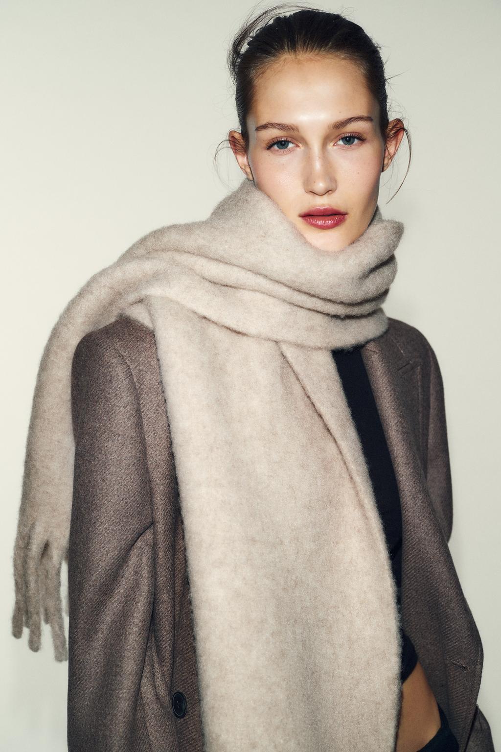 ОБЪЕМНЫЙ ШАРФ С БАХРОМОЙ