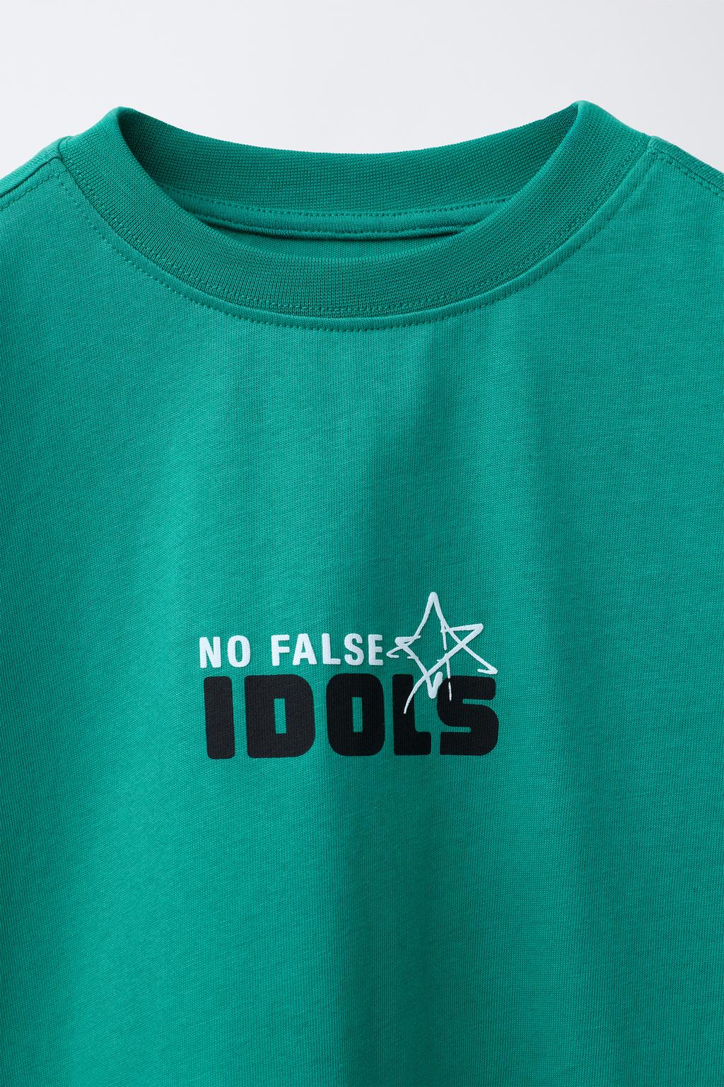 Футболка с объемным принтом