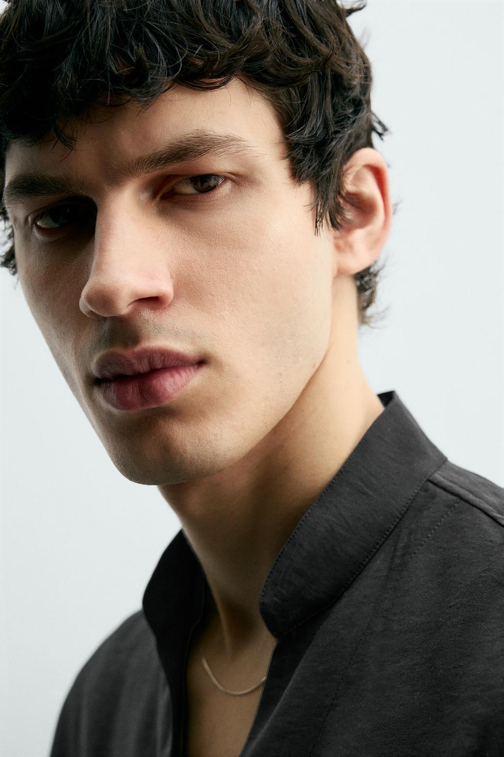 РУБАШКА СТРУЯЩЕГОСЯ ПОКРОЯ ИЗ РЕЛЬЕФНОЙ ТКАНИ