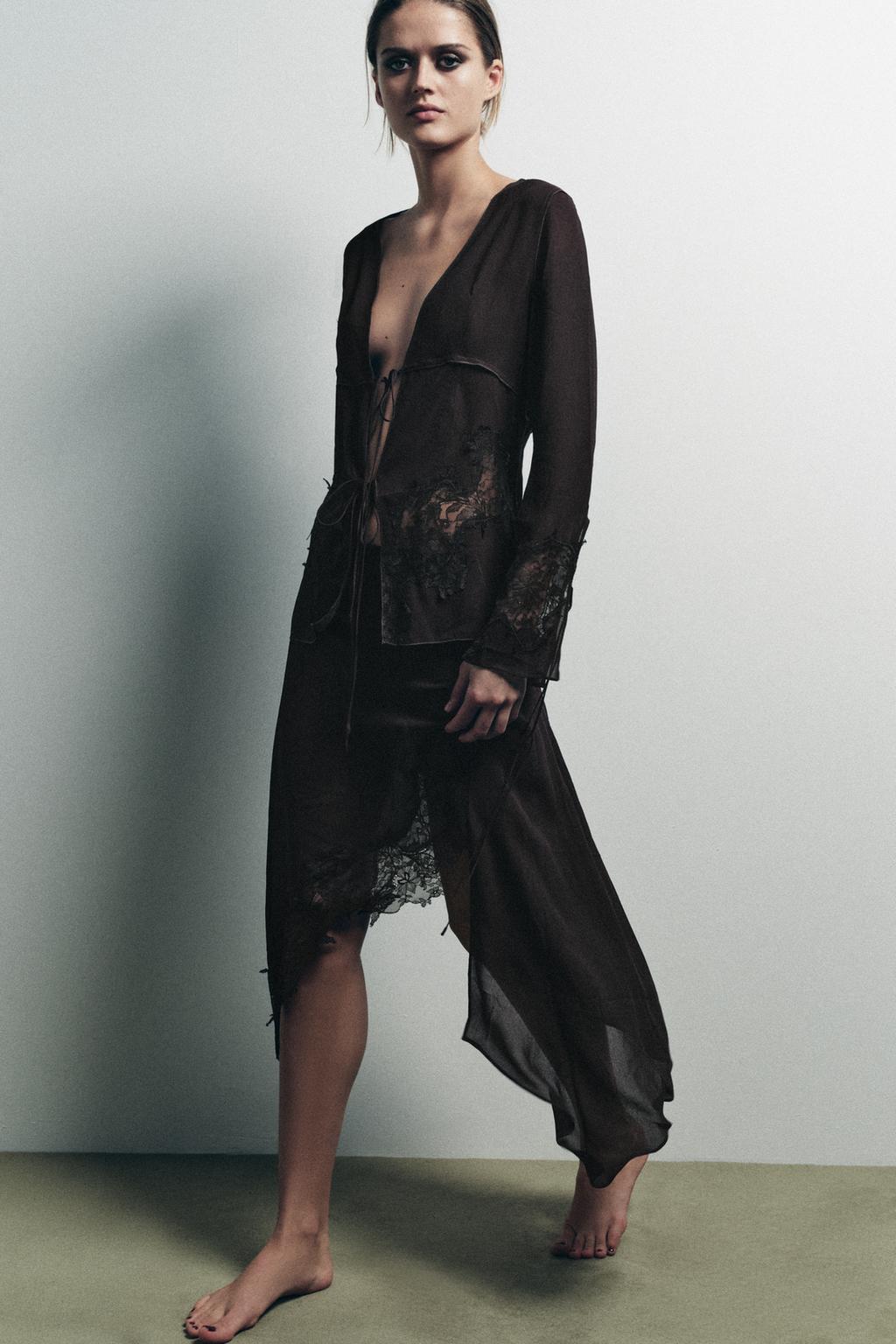 ЮБКА ИЗ ЖОРЖЕТА С АСИММЕТРИЧНЫМ КРУЖЕВОМ