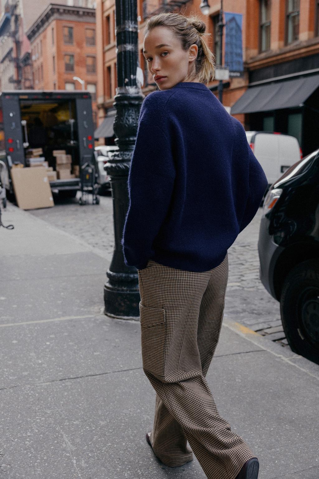 ОДНОТОННЫЙ СВИТЕР