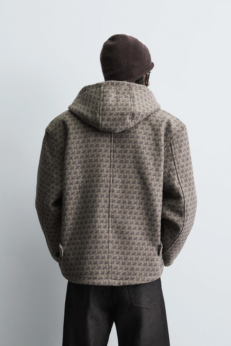 КУРТКА С КАПЮШОНОМ И ПРИНТОМ ЛОШАДЕЙ