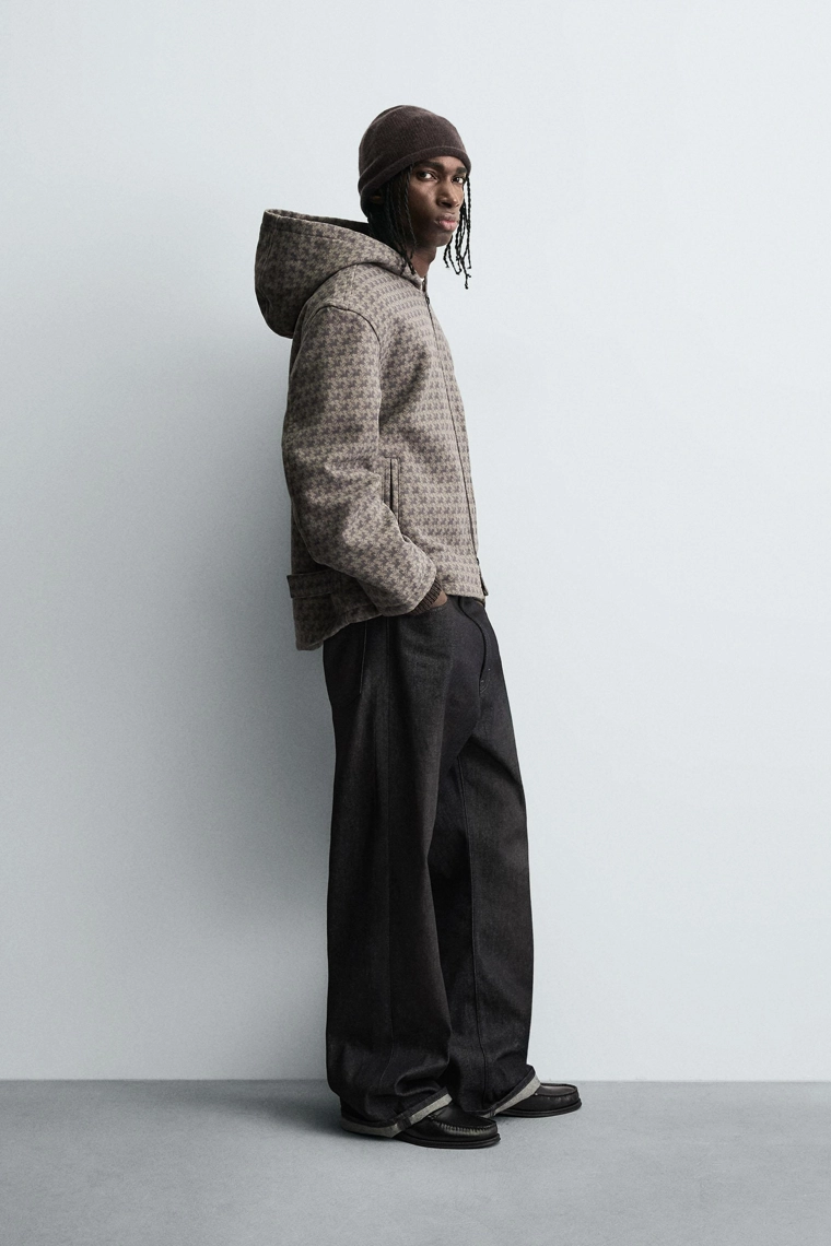 КУРТКА С КАПЮШОНОМ И ПРИНТОМ ЛОШАДЕЙ