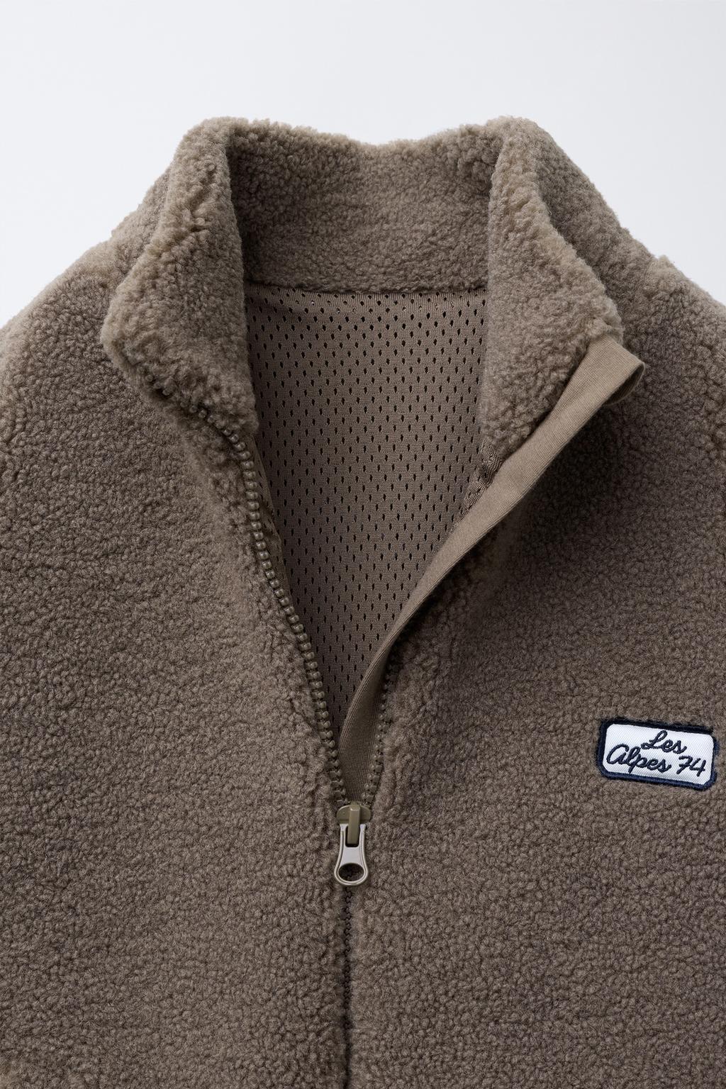 КУРТКА ИЗ ИСКУССТВЕННОЙ ОВЧИНЫ С ВЫШИВКОЙ