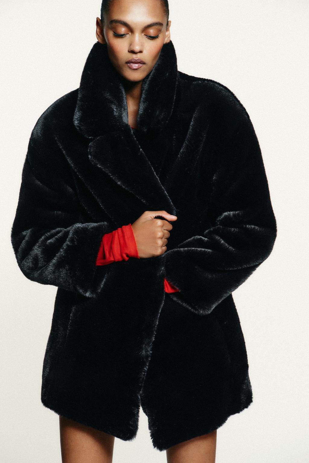 ПАЛЬТО ИЗ ИСКУССТВЕННОГО МЕХА