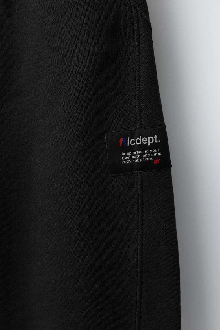 БРЮКИ BARREL ИЗ МЯГКОЙ ТКАНИ С НАШИВКОЙ