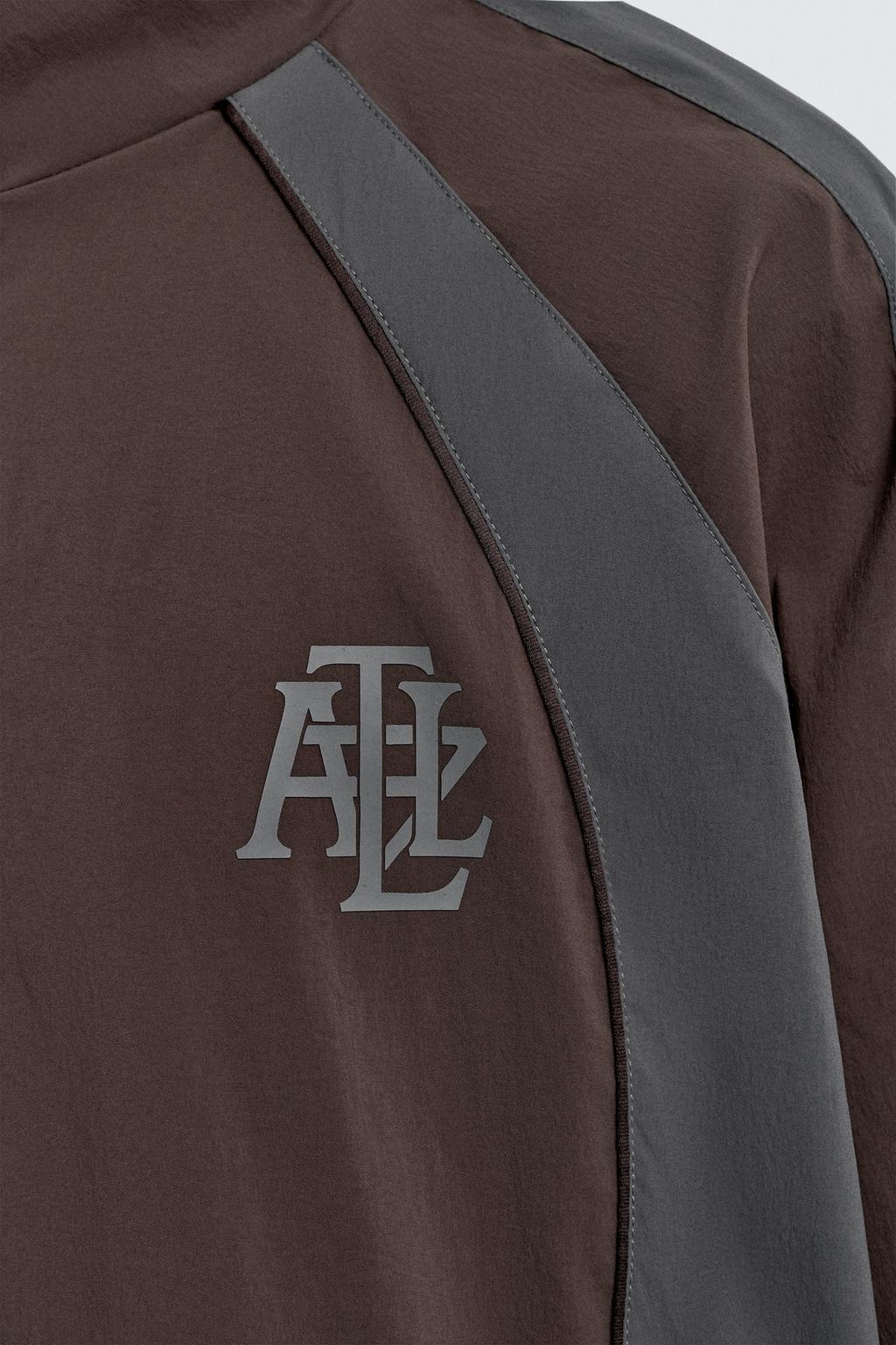 ФУТБОЛЬНАЯ КУРТКА ИЗ ВЫСОКОТЕХНОЛОГИЧНОЙ ТКАНИ В СТИЛЕ КОЛОР-БЛОК