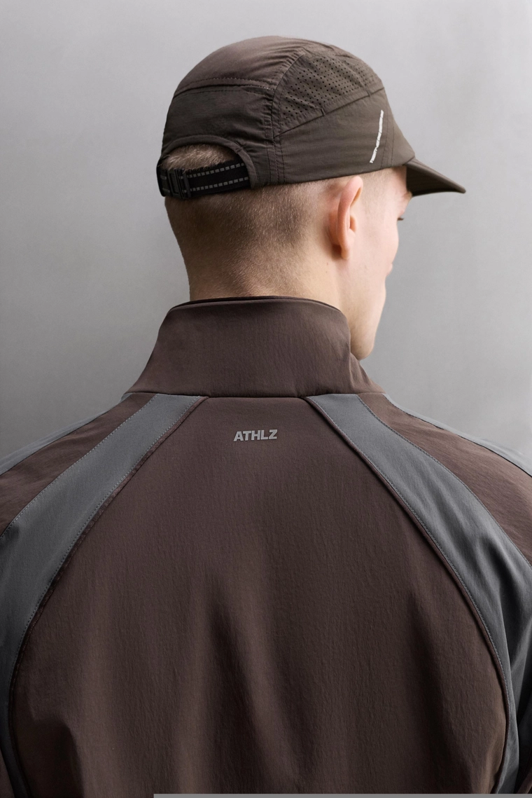 ФУТБОЛЬНАЯ КУРТКА ИЗ ВЫСОКОТЕХНОЛОГИЧНОЙ ТКАНИ В СТИЛЕ КОЛОР-БЛОК