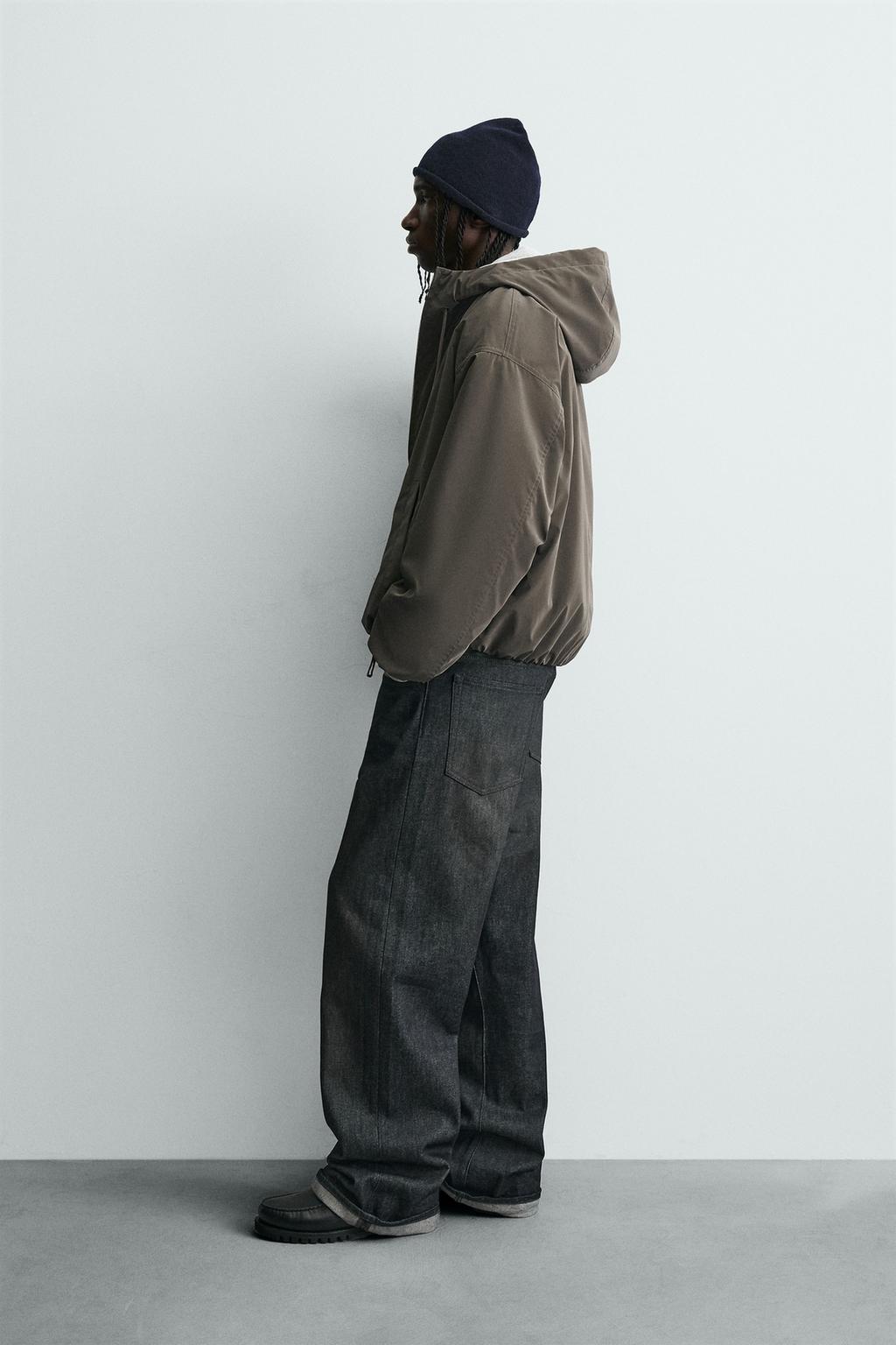 КУРТКА ИЗ ВЫСОКОТЕХНОЛОГИЧНОЙ ТКАНИ С КАПЮШОНОМ