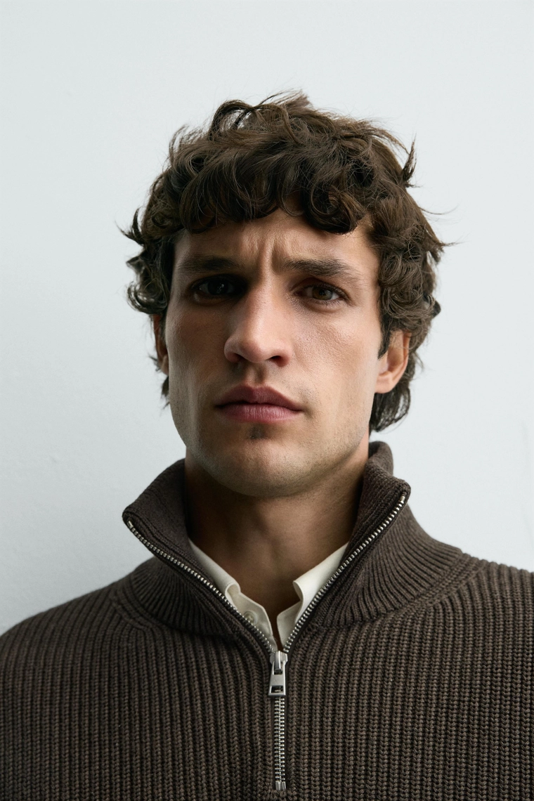 СВИТЕР ИЗ ХЛОПКА С МОЛНИЕЙ НА ГОРЛОВИНЕ И ЖЕМЧУЖНЫМ УЗОРОМ