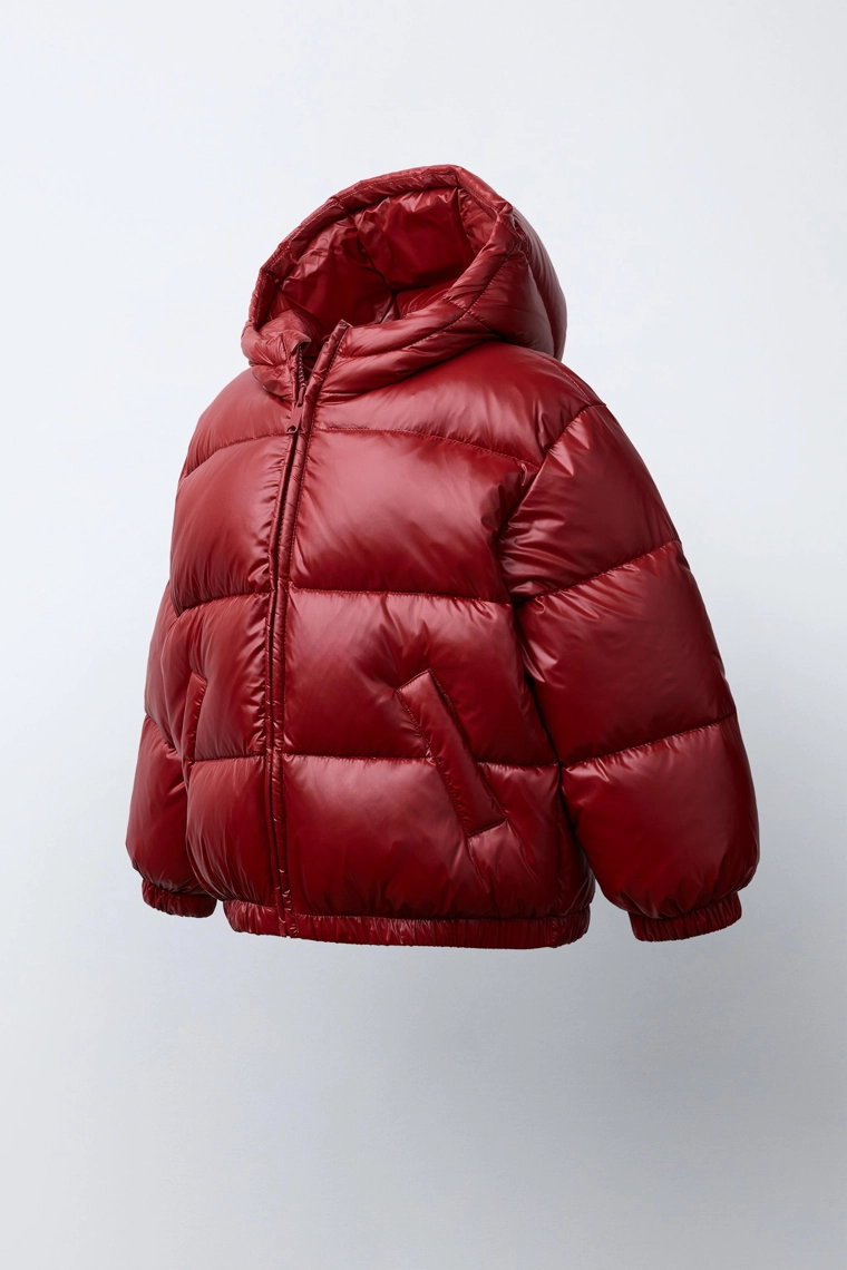 ВОДО- И ВЕТРОНЕПРОНИЦАЕМЫЙ ПУХОВИК С КАПЮШОНОМ