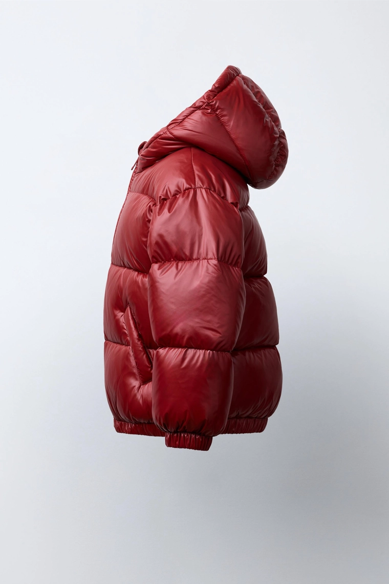 ВОДО- И ВЕТРОНЕПРОНИЦАЕМЫЙ ПУХОВИК С КАПЮШОНОМ